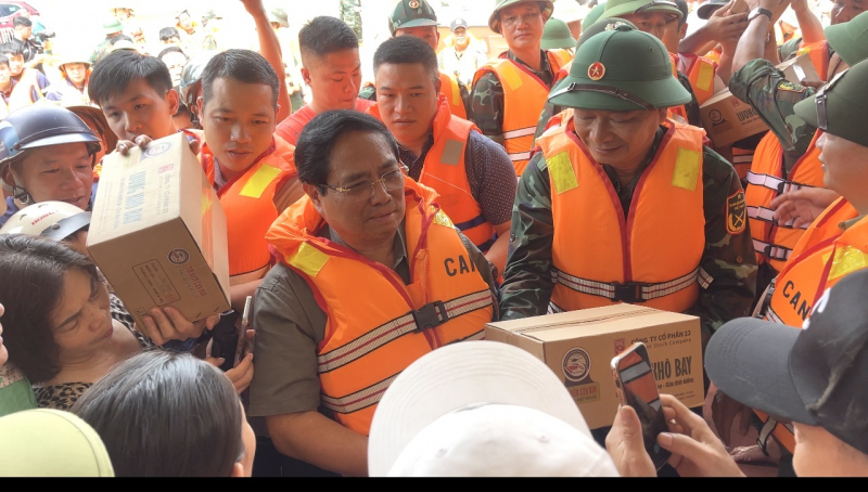 Thủ tướng Phạm Minh Chính thị sát tình hình, thăm hỏi người dân Thái Nguyên bị ảnh hưởng bão số 11 -0
