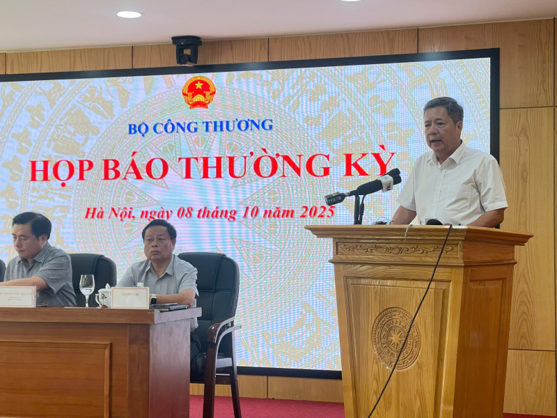 Khuyến khích người dân, doanh nghiệp tham gia phát triển điện mặt trời mái nhà tự sản, tự tiêu -0