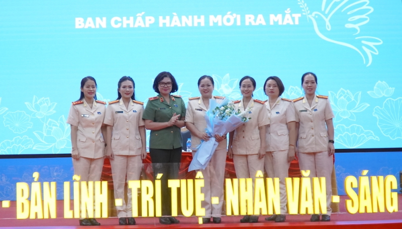 Phụ nữ Cục An ninh mạng và phòng, chống tội phạm sử dụng công nghệ cao tiên phong, sáng tạo trong công tác chuyển đổi số -0