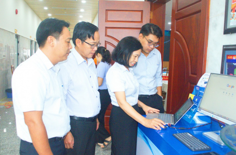 Các thí sinh Công an đoạt giải cao tại cuộc thi tìm hiểu chuyển đối số tỉnh Cà Mau  -0