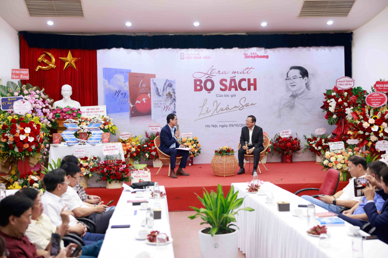 Nhà báo Lê Xuân Sơn bất ngờ ra mắt cùng lúc 3 tập thơ, bút ký, ghi chép -0