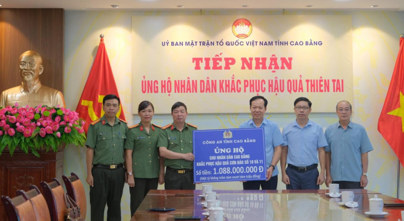Công an tỉnh Cao Bằng ủng hộ hơn 1 tỷ đồng khắc phục hậu quả thiên tai -0