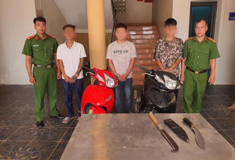 Bắt giữ nhóm đối tượng côn đồ hành hung người đàn ông ngũ tuần -0