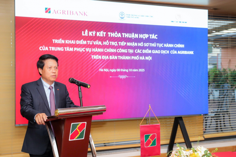 Agribank và Trung tâm phục vụ hành chính công Hà Nội hỗ trợ người dân thực hiện dịch vụ công tại điểm giao dịch của ngân hàng -0