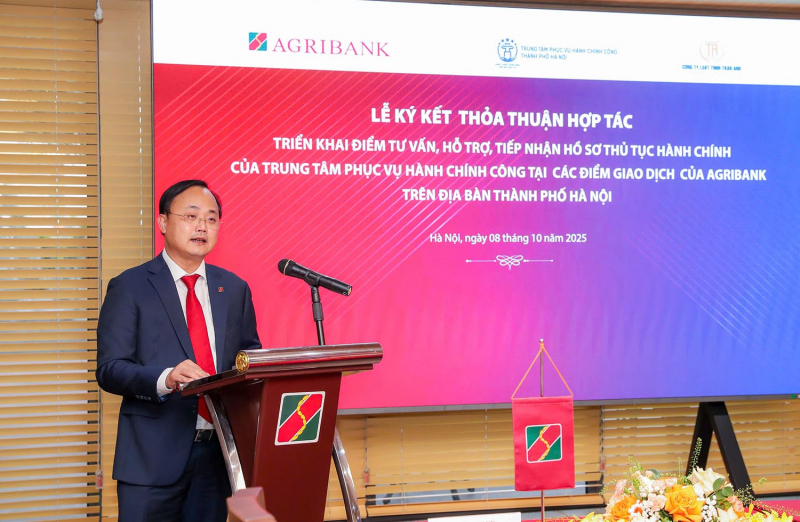 Agribank và Trung tâm phục vụ hành chính công Hà Nội hỗ trợ người dân thực hiện dịch vụ công tại điểm giao dịch của ngân hàng -0