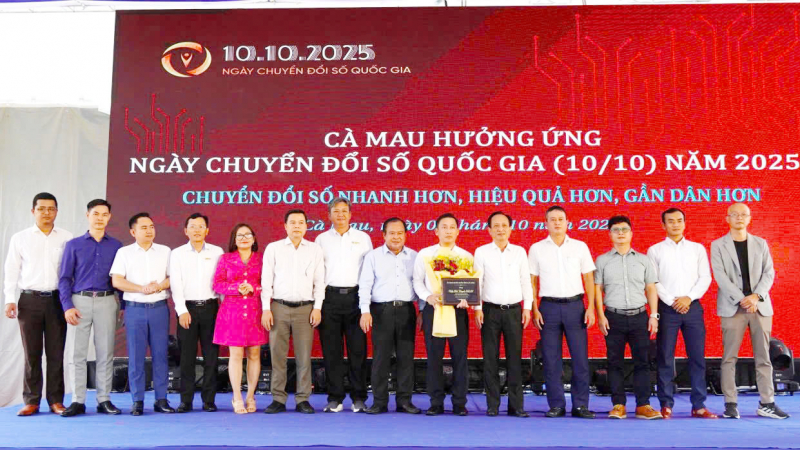 Các thí sinh Công an đoạt giải cao tại cuộc thi tìm hiểu chuyển đối số tỉnh Cà Mau  -0