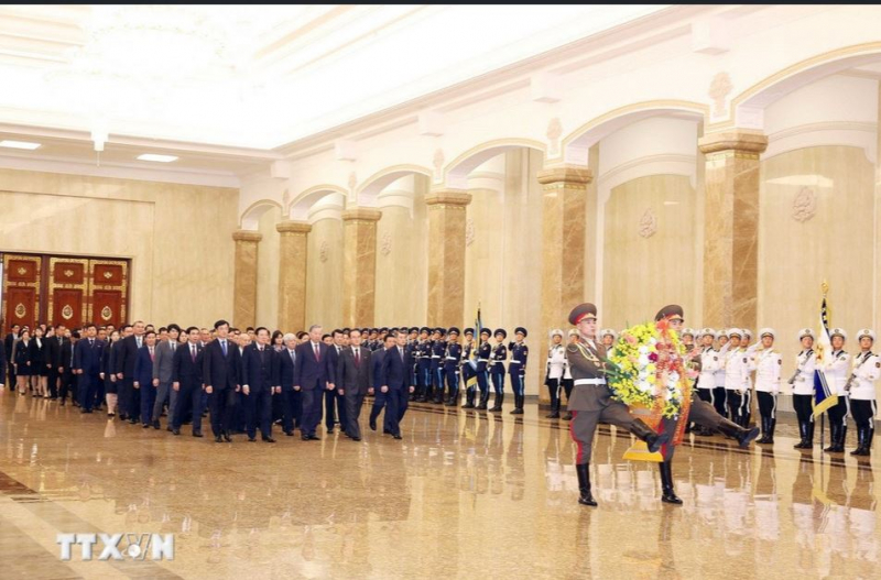 Tổng Bí thư Tô Lâm tưởng nhớ Chủ tịch Kim Nhật Thành và Tổng Bí thư Kim Jong Il -0