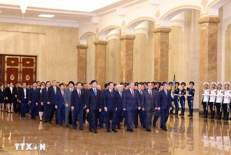 Tổng Bí thư Tô Lâm tưởng nhớ Chủ tịch Kim Nhật Thành và Tổng Bí thư Kim Jong Il -1