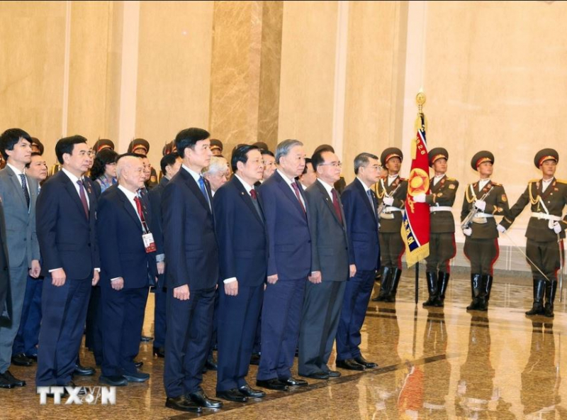 Tổng Bí thư Tô Lâm tưởng nhớ Chủ tịch Kim Nhật Thành và Tổng Bí thư Kim Jong Il -0