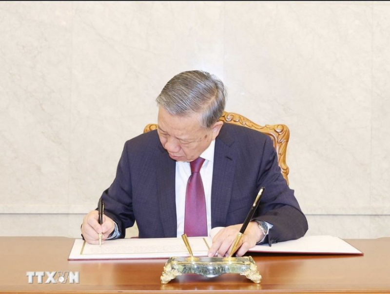 Tổng Bí thư Tô Lâm tưởng nhớ Chủ tịch Kim Nhật Thành và Tổng Bí thư Kim Jong Il -0