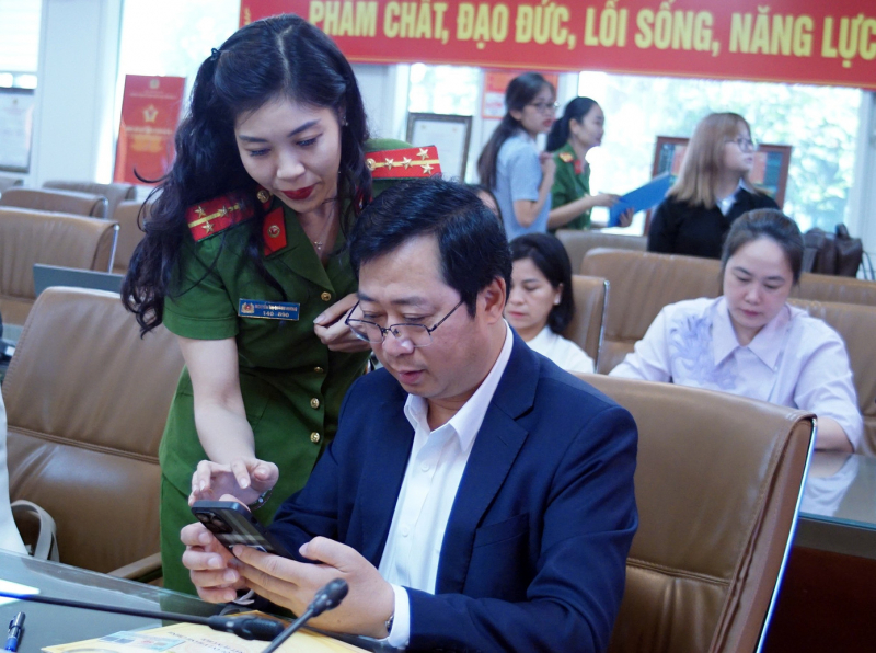 Cứu trợ khẩn cấp đồng bào bị ảnh hưởng bởi bão lũ trên VNeID -0