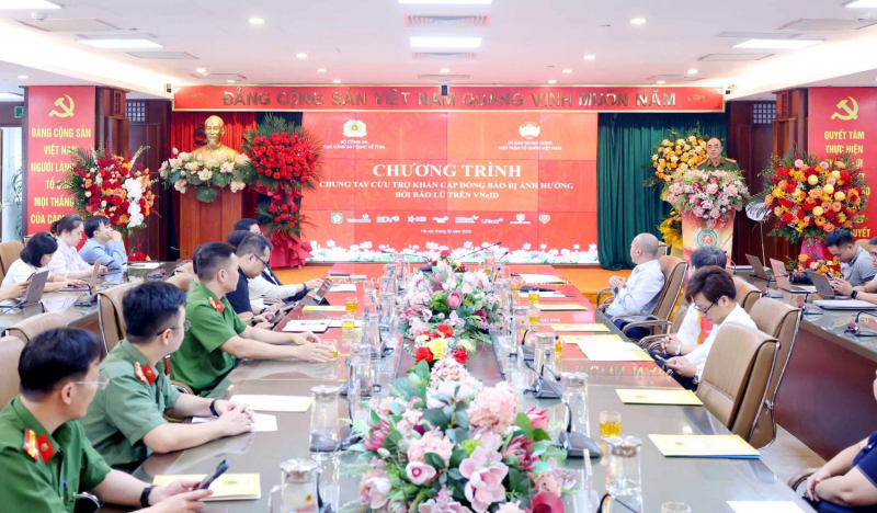Cứu trợ khẩn cấp đồng bào bị ảnh hưởng bởi bão lũ trên VNeID -0