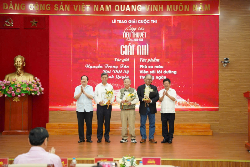 Không có tác phẩm đoạt Giải Nhất Cuộc thi sáng tác tiểu thuyết Thời báo Văn học Nghệ thuật -0