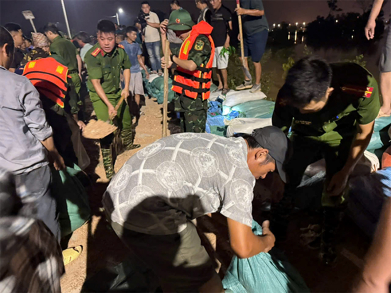 Công an Bắc Ninh khẩn trương giúp dân khắc phục hậu quả thiên tai, đảm bảo an toàn đê điều. -0