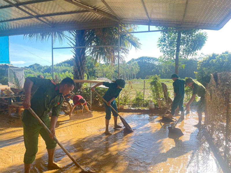 Công an Bắc Ninh khẩn trương giúp dân khắc phục hậu quả thiên tai, đảm bảo an toàn đê điều. -0