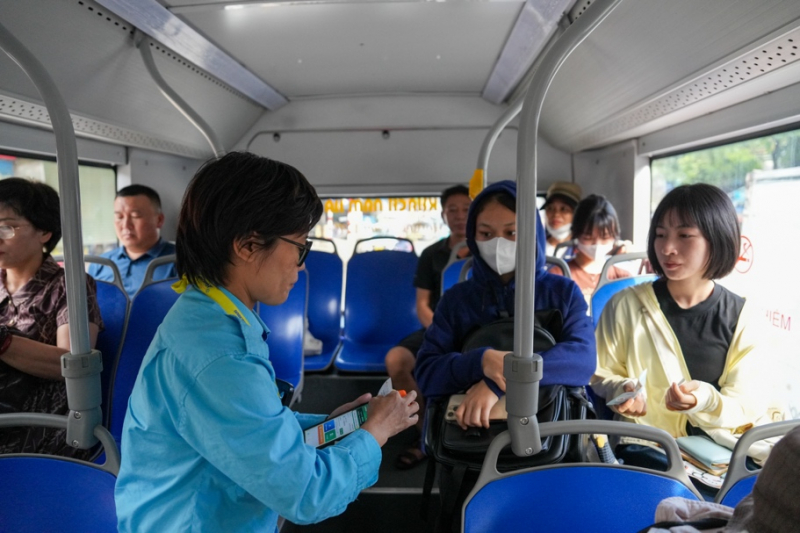 Buýt Hà Nội: Đẩy mạnh thực hiện chuyển đổi phương tiện sử dụng điện, năng lượng xanh -0