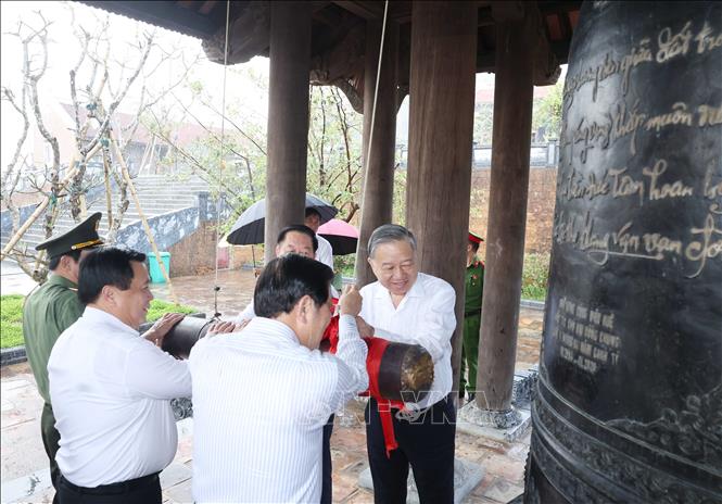 Tổng Bí thư Tô Lâm dâng hương tưởng nhớ Chủ tịch Hồ Chí Minh tại Nghệ An -0