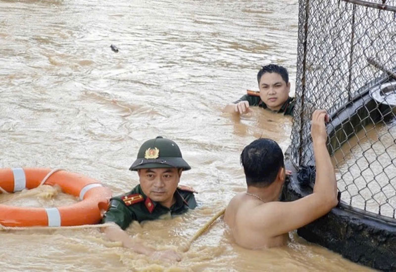 Trên tuyến đầu chống lũ -0