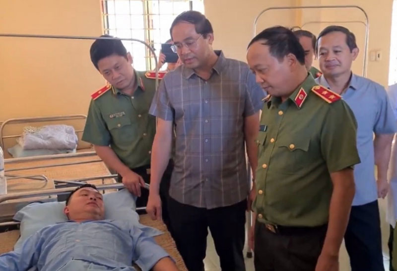 Trên tuyến đầu chống lũ -0