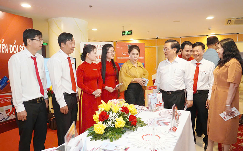 Agribank Chi nhánh Vĩnh Long đồng hành kiến tạo hệ sinh thái số, cùng doanh nghiệp phát triển kinh tế số -0