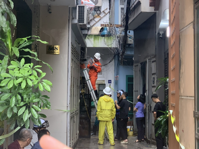 Vụ cháy ở Kim Hoa (Hà Nội): Hàng xóm mang bình chữa cháy, vòi nước dập lửa nhưng không thành -0