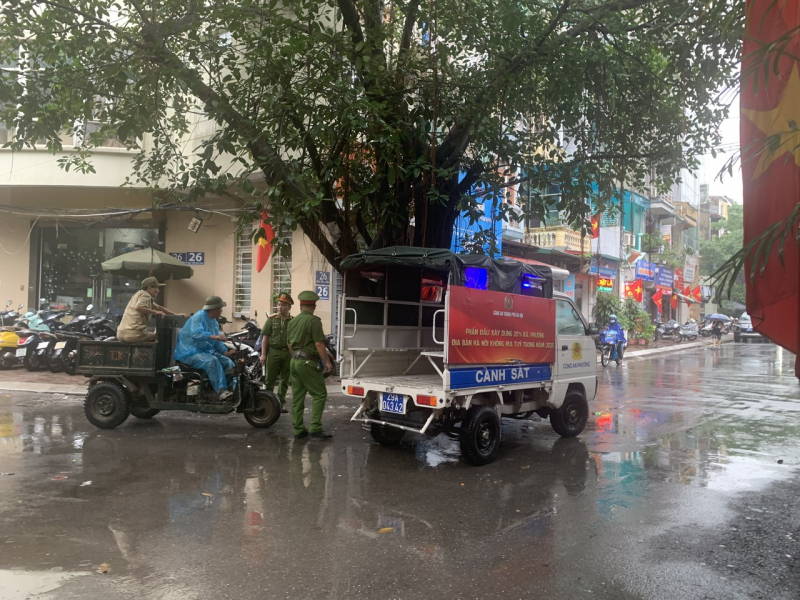 Vụ cháy ở Kim Hoa (Hà Nội): Hàng xóm mang bình chữa cháy, vòi nước dập lửa nhưng không thành -1