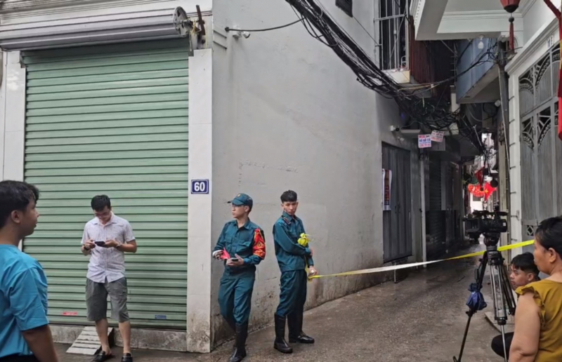 Người thân nghẹn ngào tại hiện trường vụ cháy thương tâm khiến 5 người tử vong -2