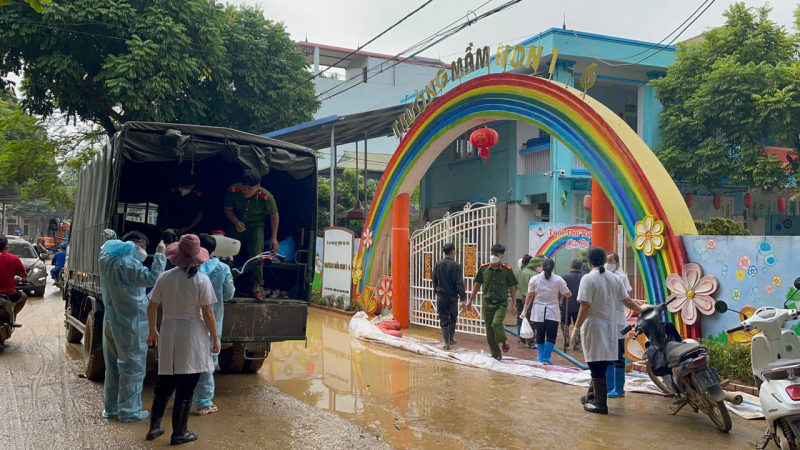 Y tế Công an tỉnh Cao Bằng khẩn trương xử lý môi trường, phun khử khuẩn phòng dịch sau lũ rút -0