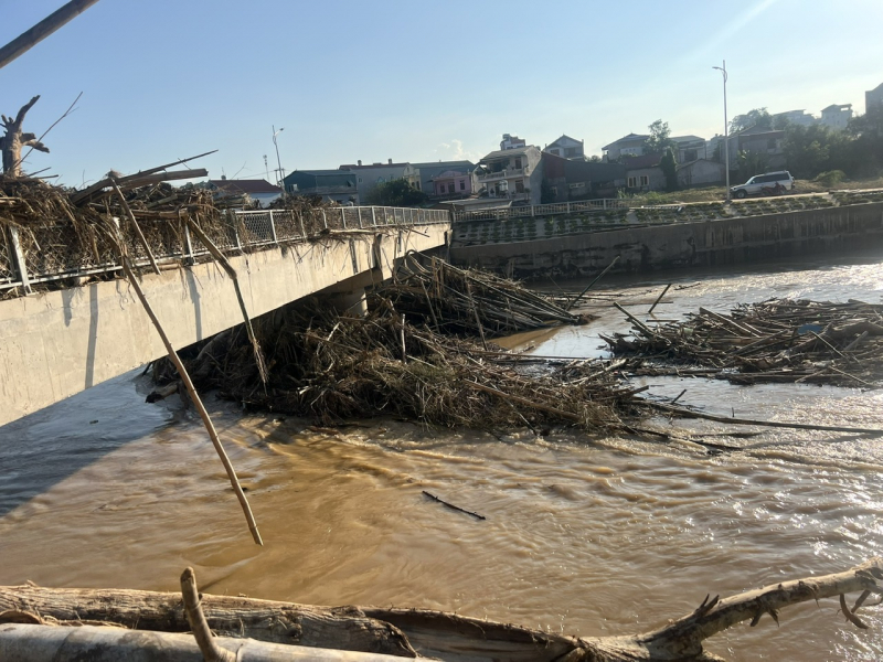 Y tế CAND hỗ trợ trang thiết bị, vật tư y tế phòng dịch và xử lý ô nhiễm môi trường sau lũ rút tại Cao Bằng -0