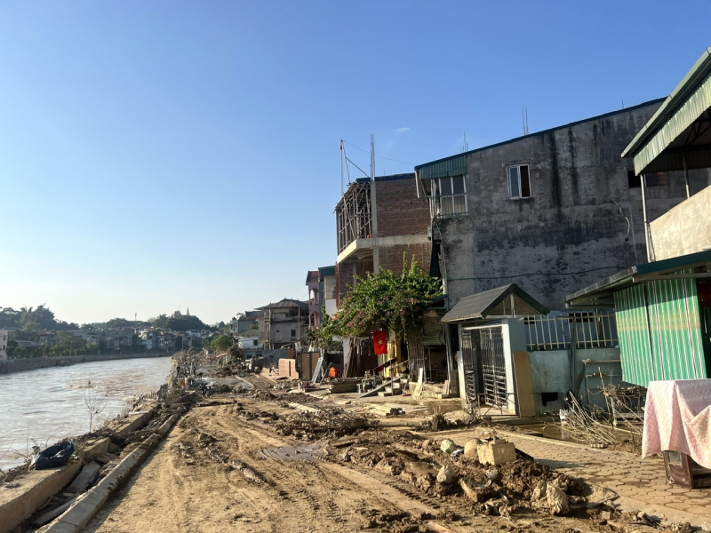 Y tế CAND hỗ trợ trang thiết bị, vật tư y tế phòng dịch và xử lý ô nhiễm môi trường sau lũ rút tại Cao Bằng -0