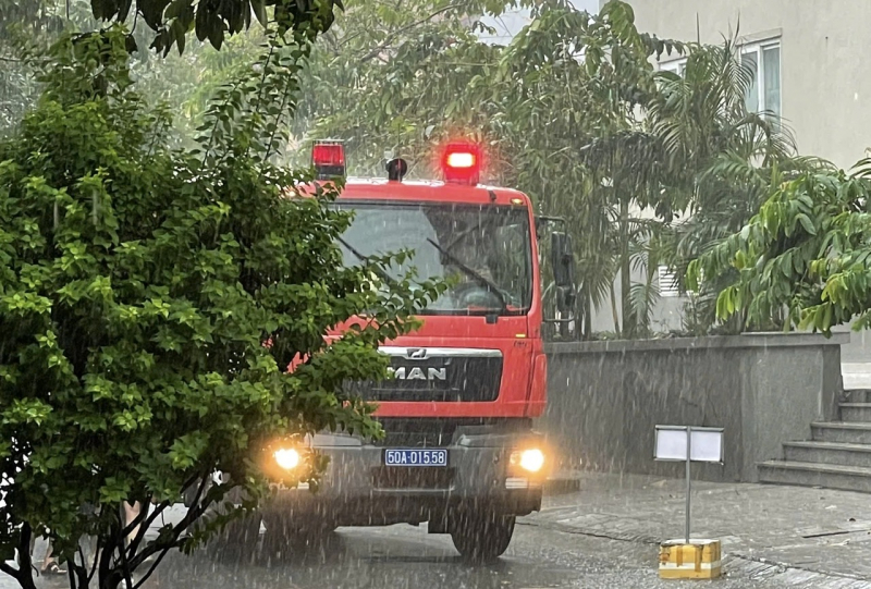 Dập tắt kịp thời đám cháy căn hộ trên tầng 15, chung cư Tam Phú -0