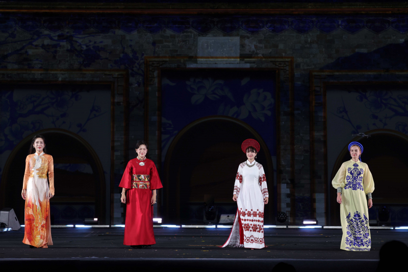 Đấu giá, quyên góp 2,5 tỷ đồng ủng hộ đồng bào bị ảnh hưởng bão lũ -0