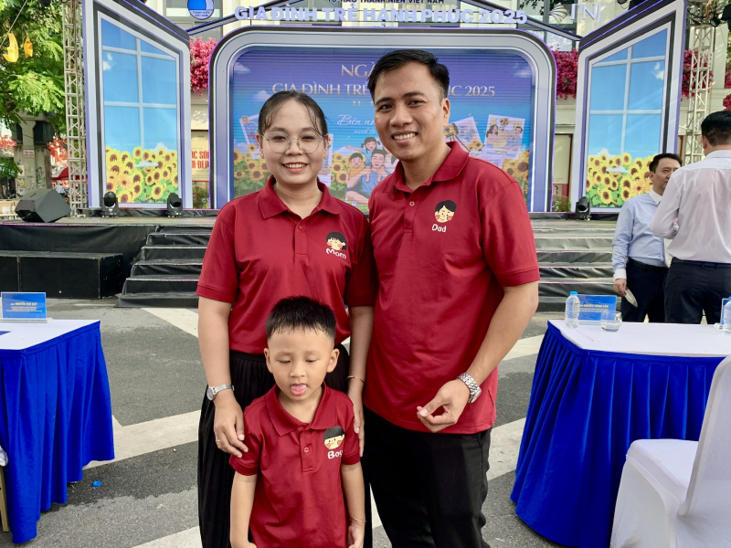 Hai gia đình chiến sĩ Công an được tuyên dương “Gia đình trẻ hạnh phúc