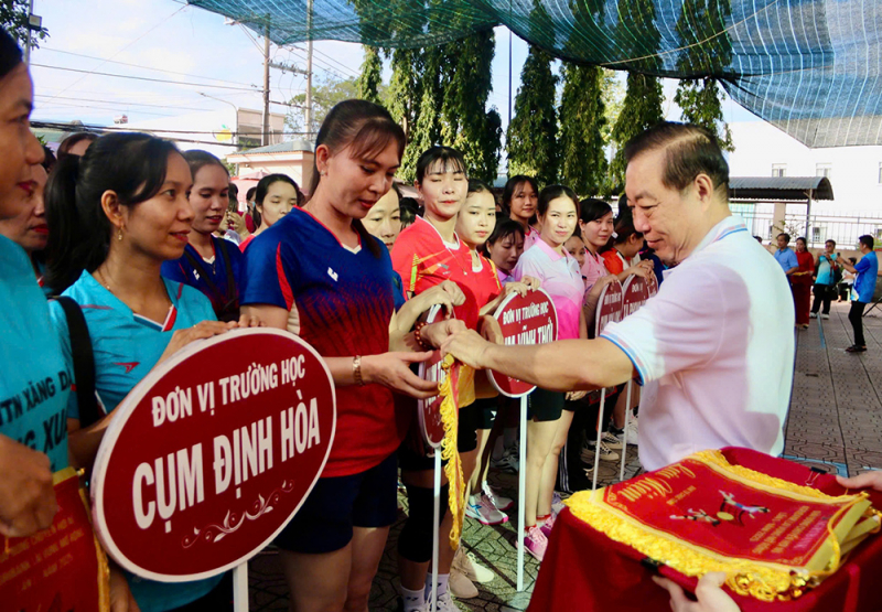 240 vận động viên tham gia Giải bóng chuyền hơi nữ Agribank Lai Vung mở rộng -0