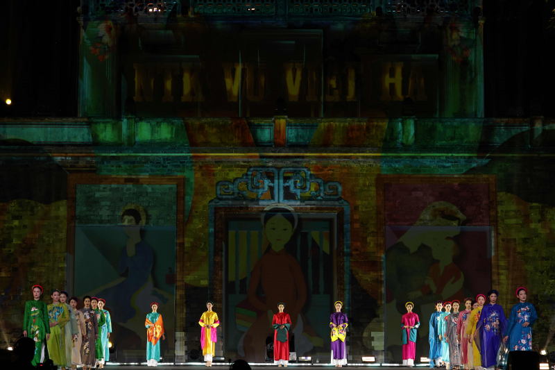 Đấu giá, quyên góp 2,5 tỷ đồng ủng hộ đồng bào bị ảnh hưởng bão lũ -0