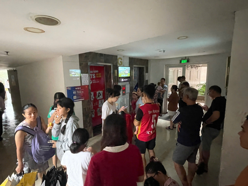 Dập tắt kịp thời đám cháy căn hộ trên tầng 15, chung cư Tam Phú -0