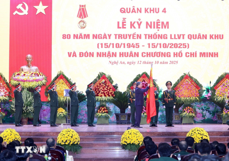 Tổng Bí thư: Xây dựng LLVT Quân khu 4 cách mạng, chính quy, tinh nhuệ, hiện đại -0