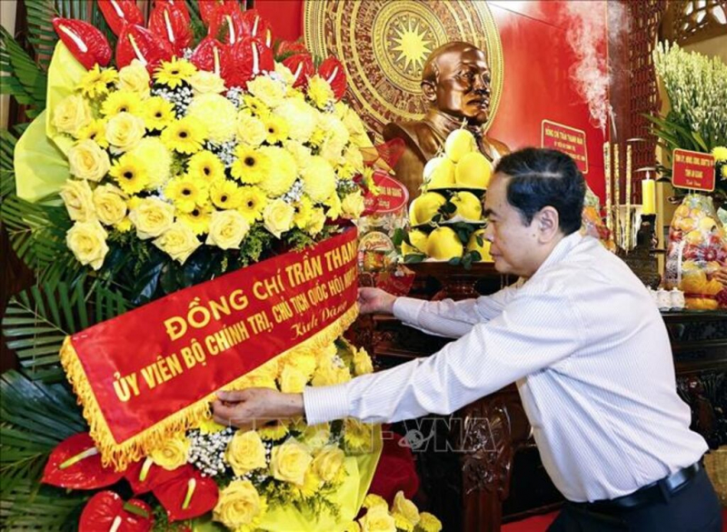 Chủ tịch Quốc hội Trần Thanh Mẫn dâng hương tưởng nhớ Chủ tịch Tôn Đức Thắng -0
