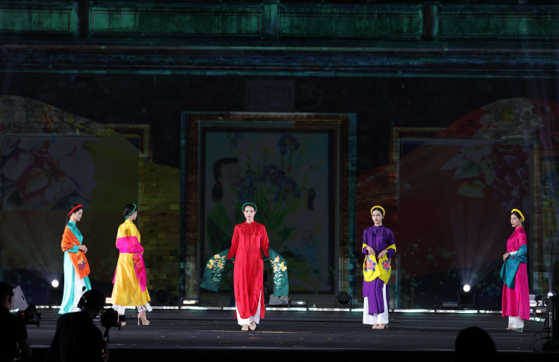 Đấu giá, quyên góp 2,5 tỷ đồng ủng hộ đồng bào bị ảnh hưởng bão lũ -1