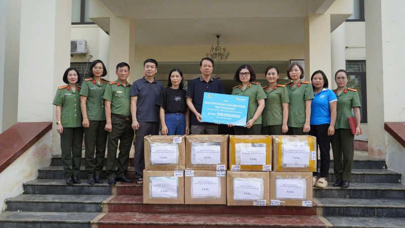 Phụ nữ CAND đồng hành cùng người dân Thái Nguyên khắc phục hậu quả thiên tai, lũ lụt  -2