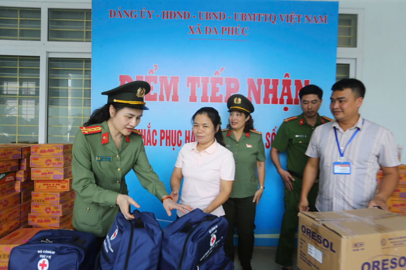 Cục Y tế và Bệnh viện Công an TP Hà Nội hỗ trợ 3 xã của Hà Nội bị ngập lụt nghiêm trọng phòng dịch sau lũ. -0