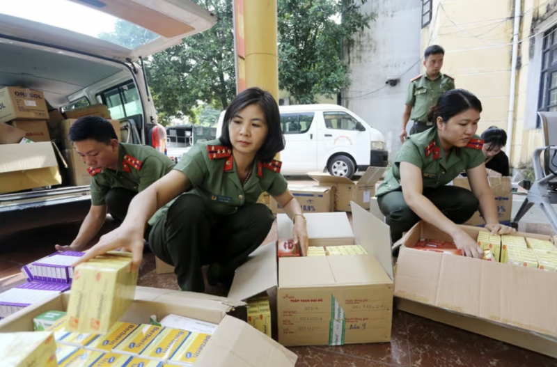 Cục Y tế và Bệnh viện Công an TP Hà Nội hỗ trợ 3 xã của Hà Nội bị ngập lụt nghiêm trọng phòng dịch sau lũ. -0