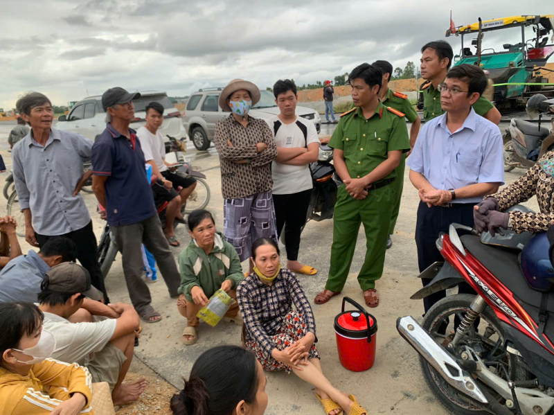 Công an xã đảm bảo an ninh, trật tự  trên công trình cao tốc -0