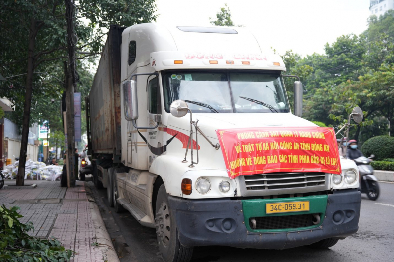 Công an Đồng Nai vận động hỗ trợ các tỉnh bị thiệt hại do bão lũ  -0