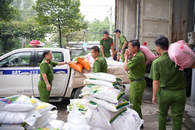 Công an Đồng Nai vận động hỗ trợ các tỉnh bị thiệt hại do bão lũ  -0