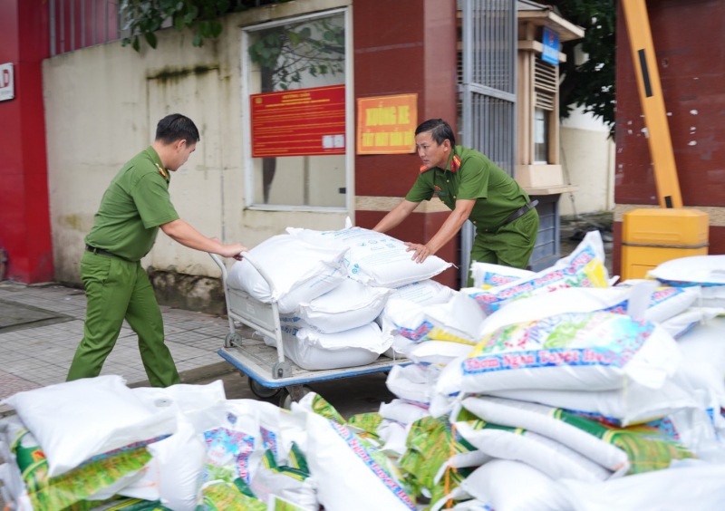Công an Đồng Nai vận động hỗ trợ các tỉnh bị thiệt hại do bão lũ  -0