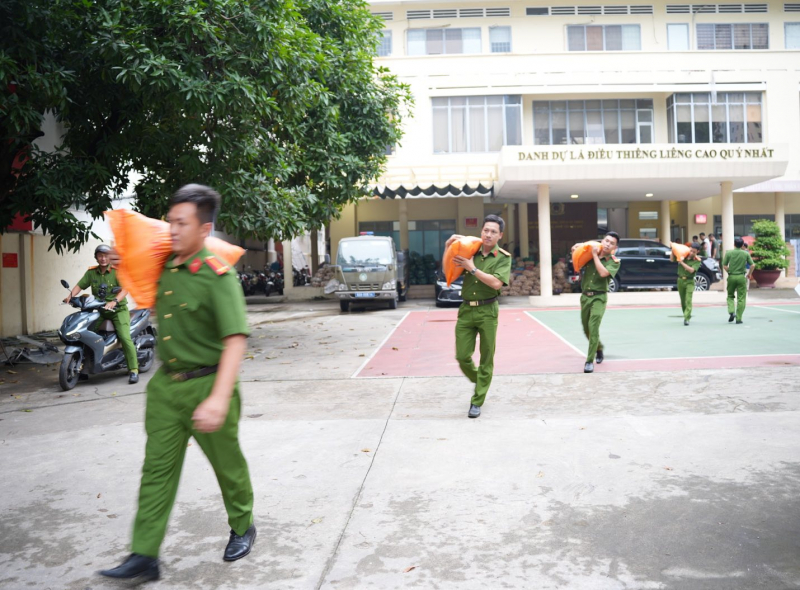 Công an Đồng Nai vận động hỗ trợ các tỉnh bị thiệt hại do bão lũ  -0