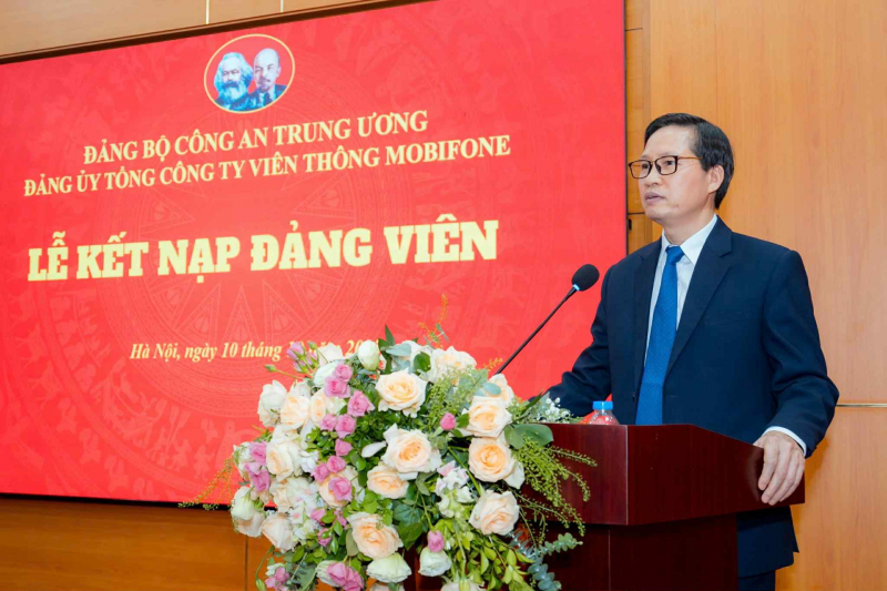 MobiFone tổ chức Lễ kết nạp Đảng viên tại Khu di tích Hồ Chí Minh -0