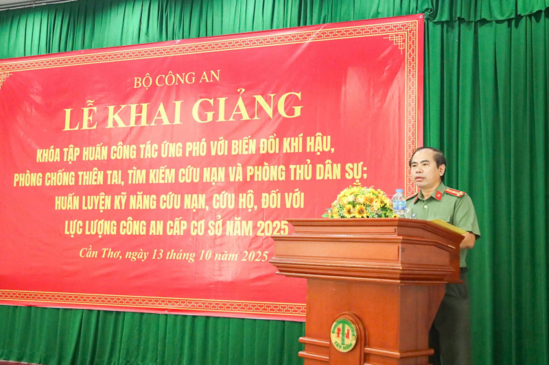 Bộ Công an tổ chức tập huấn ứng phó biến đổi khí hậu và cứu nạn, cứu hộ -0