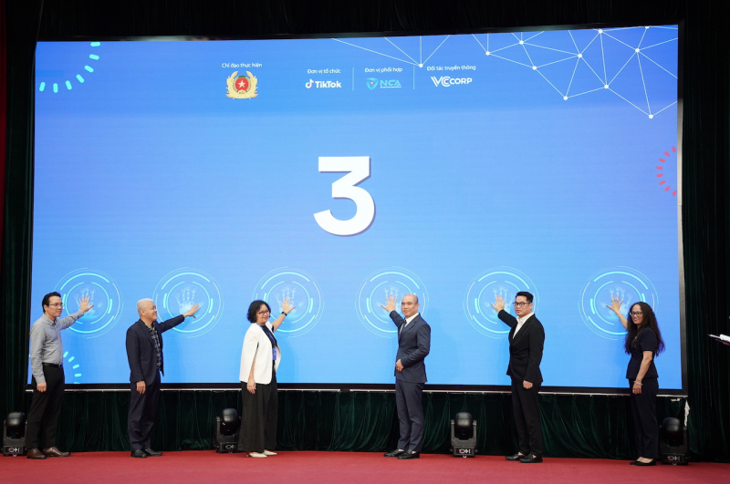 Khởi động Chiến dịch “Chống lừa đảo trực tuyến năm 2025 - Chậm mà chắc” -0